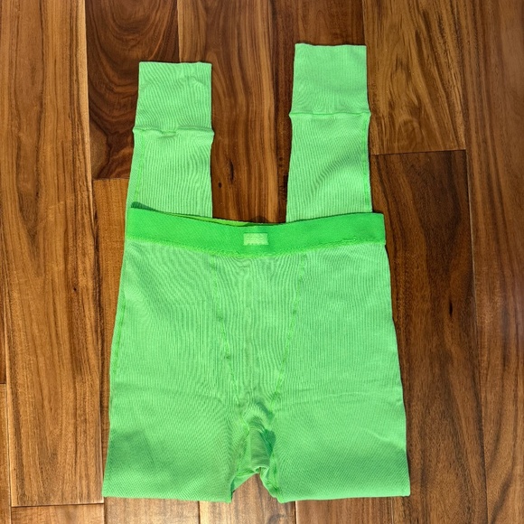 SKIMS cotton rib leggings NEON GREEN size medium - Picture 6 of 10